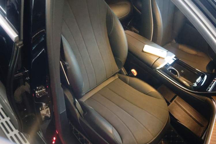 Used Mercedes-Benz EQE SUV 2023 350 4MATIC Luxury Edition Right Front Seat