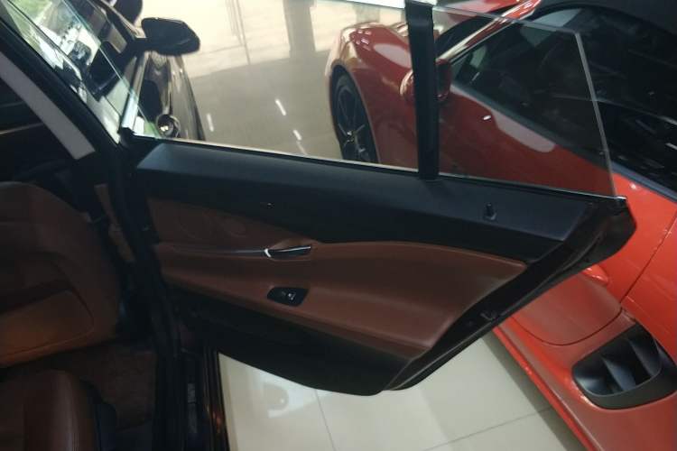 Used BMW 5 Series GT 2017 528i Leading Model
