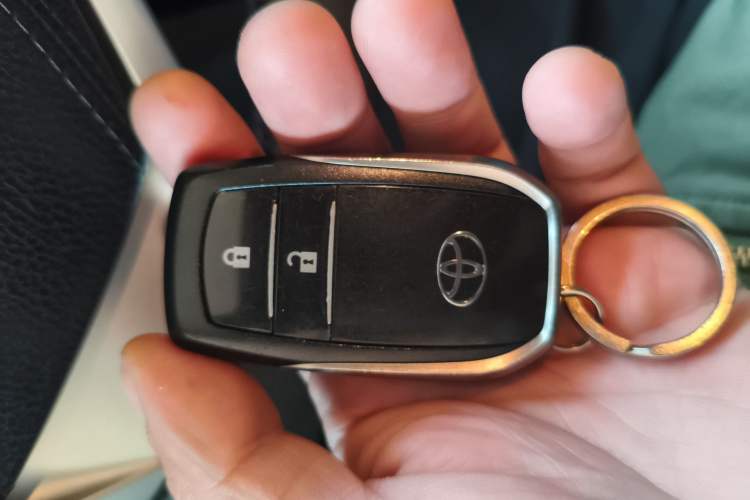 Used Toyota Highlander 2015 2.0T Four-Wheel Drive Luxury Edition 7-Seater Vehicle Key