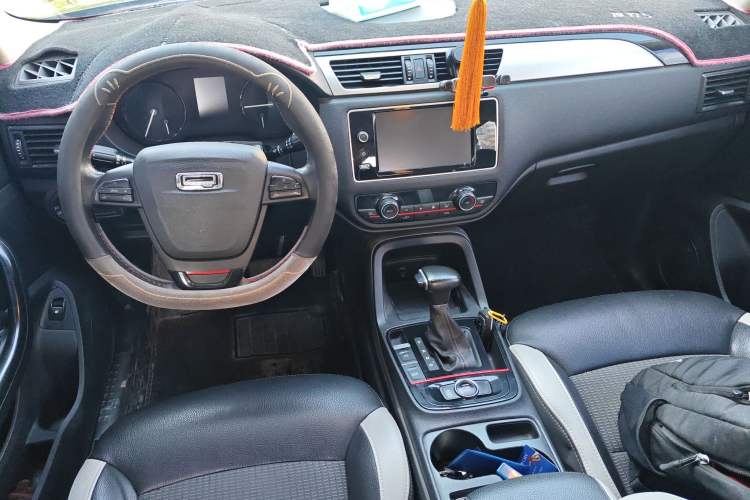 Used Qoros 5 2017 1.6T Automatic Prestige Model Center Console