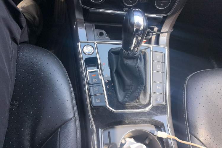 Used Volkswagen Passat 2016 330TSI DSG Prestige Edition Gear Lever