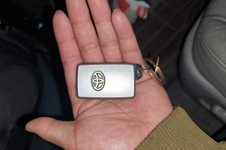 Used Toyota RAV4 2010 2.4L Automatic Deluxe Upgrade Edition Vehicle Key