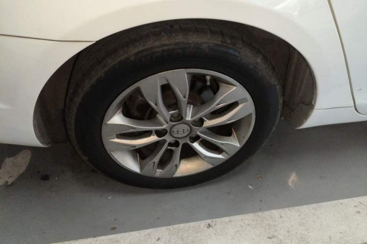 Used Geely Auto Emgrand 2016 Sedan 1.5L CVT Upward Version Right Rear Wheel Hub