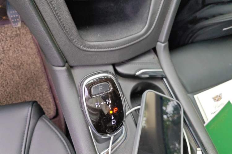 Used Cadillac XT5 2018 25T Luxury Model Gear Lever