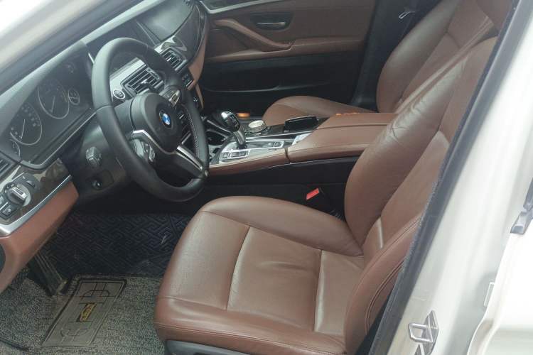 Used BMW 5 Series 2014 525Li Leading Model
