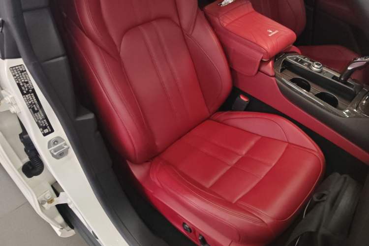 Used Maserati Levante 2016 3.0T Standard Edition Right Front Seat