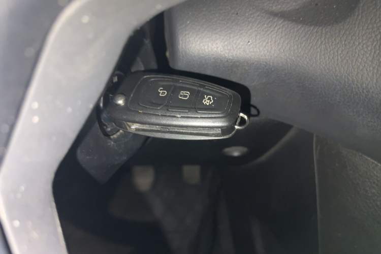 Used Ford Focus 2012 Sedan 1.6L Manual Fashion Edition
