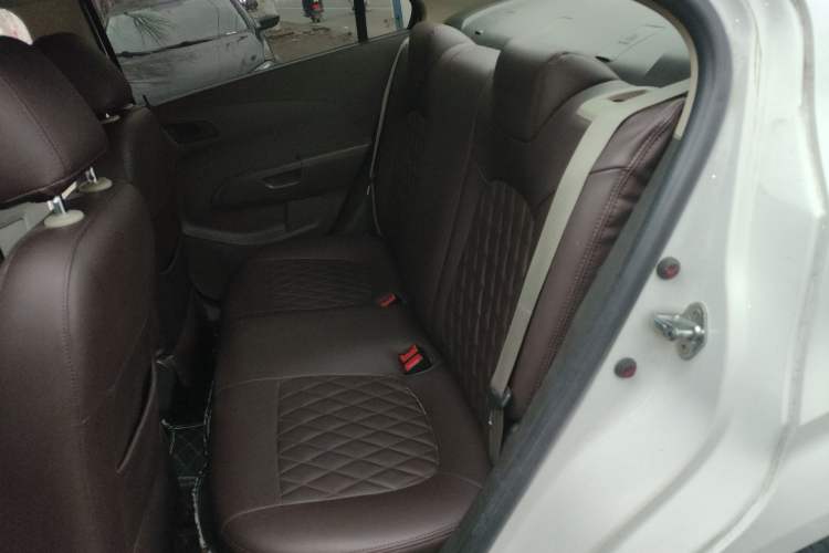 Used Chevrolet Aveo Sonic 2011 Sedan 1.4L MT SL