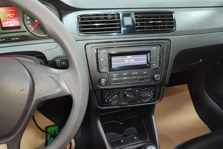 Used Volkswagen Santana 2021 1.5L Manual Fashion Edition Audio And AC Panel