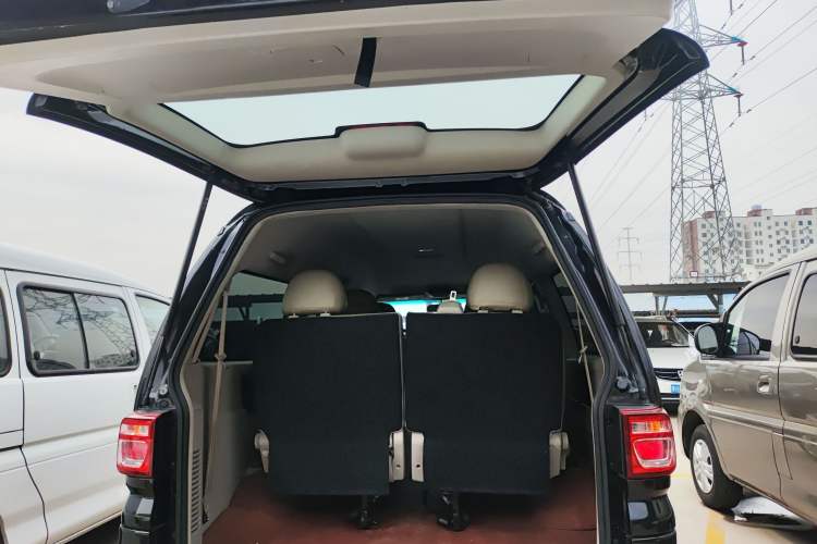 Used FORTHING Lingzhi 2017 M5L 1.6L 7-Seater Comfort Model Trunk