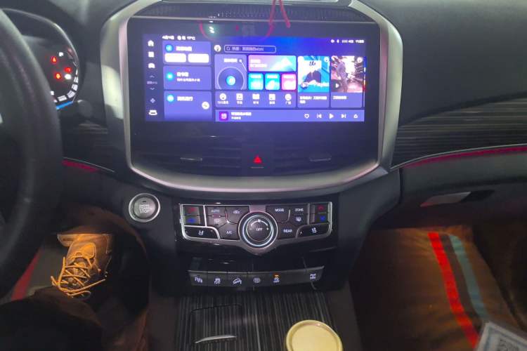 Used Haval H9 2022 2.0T Gasoline 4x4 Elite Model 5 Seats Audio And AC Panel