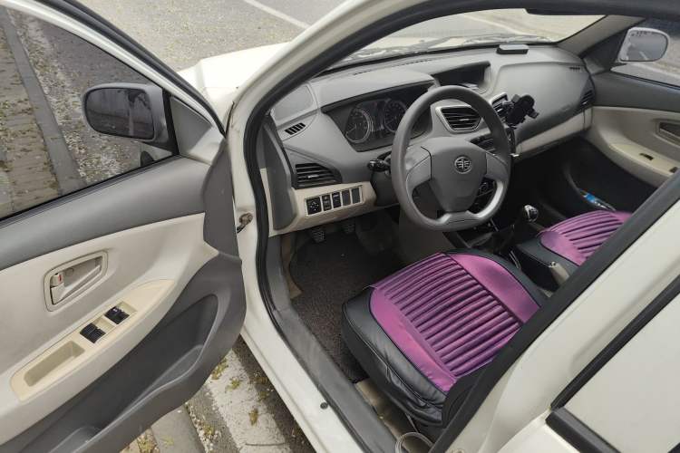 Used FAW Xiali N5 2014 1.3L Manual Luxury Version Driver Seat