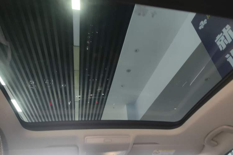 Used Volkswagen Tiguan L 2021 330TSI Automatic Two-Wheel Drive Smart Edition
