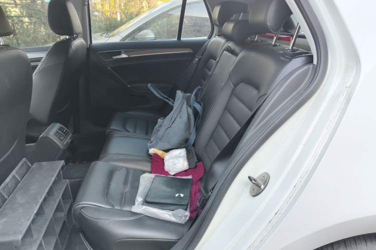 Used Volkswagen Golf 2014 1.4TSI Automatic Luxury Model Interior 4