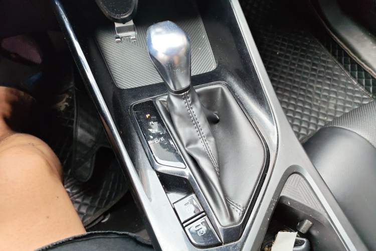 Used Roewe i5 2021 1.5L CVT Diamond Edition Gear Lever