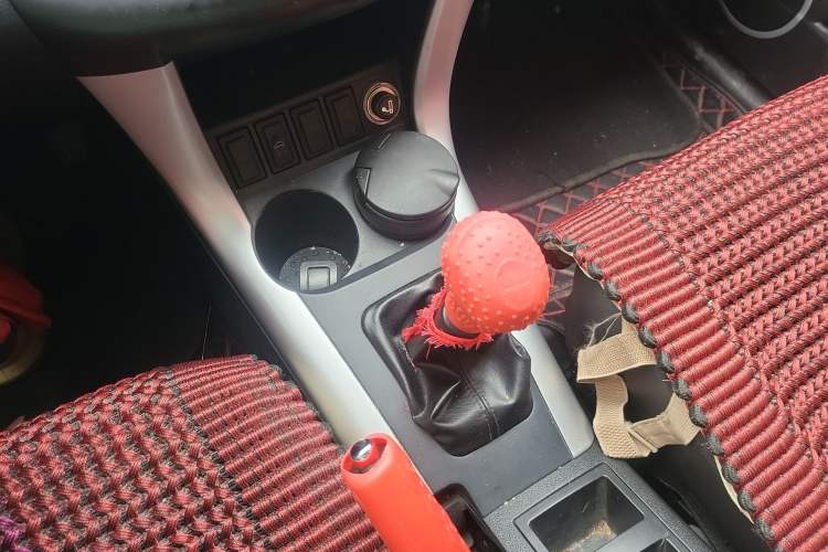 Used Lifan Auto X60 2015 1.8L CVT Luxury Model China V Standard Gear Lever