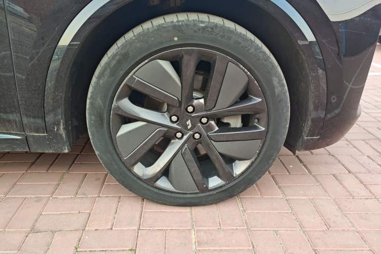 Used Li Auto L9 2023 Pro Model Right Front Wheel Hub