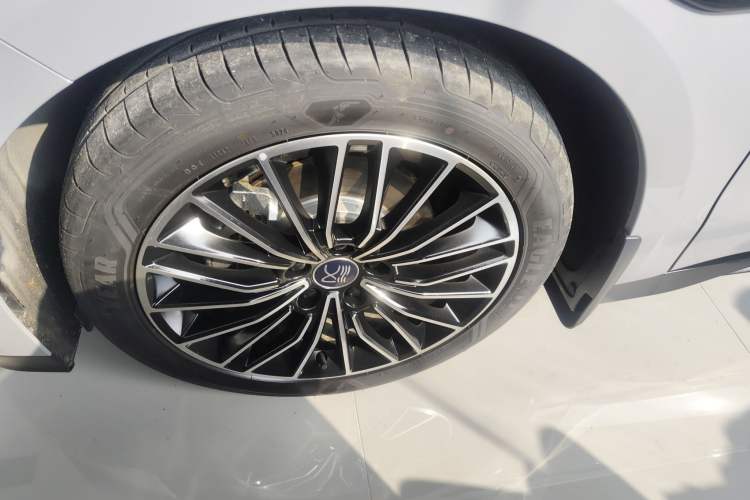 Used BYD Han 2025 DM-i Intelligent Driving Edition 125KM LiDAR Flagship Model
