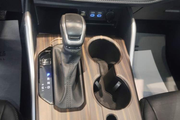 Used Toyota Highlander 2022 Dual-Engine 2.5L Four-Wheel Drive Prestige Version 7 Seats Gear Lever