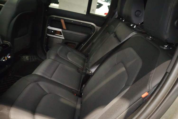 Used Land Rover Defender 2023 Facelift 110 3.0T P400 X-DYNAMIC HSE Interior 4