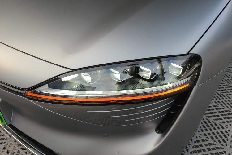 Used Hima Luxeed S7 2024 Max Rear-Drive Long-Range Intelligent Driving Version Left Front Headlight