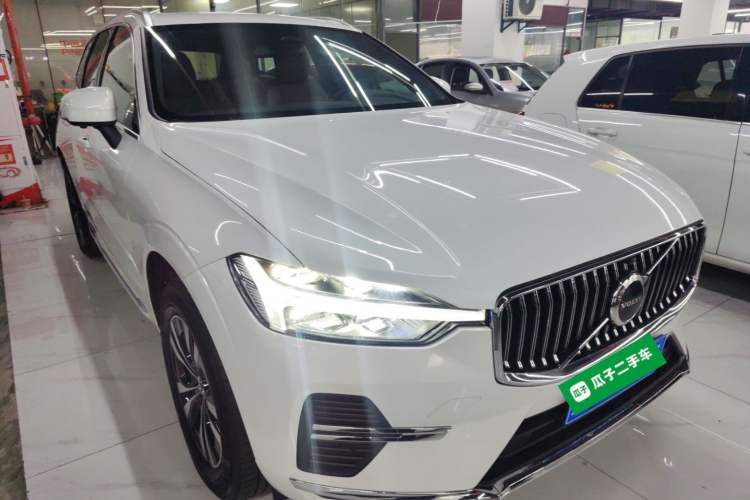 Used Volvo XC60 2025 B5 4x4 Smart Luxury Edition Front Right 45 Deg