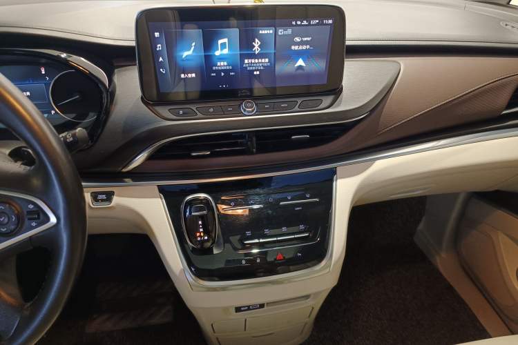 Used Buick GL8 2021 Land Cruiser Executive Class 652T Luxury Model Audio And AC Panel