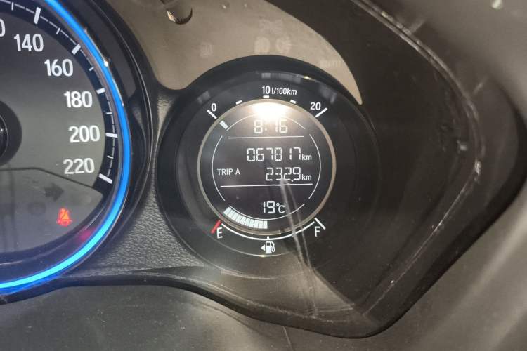 Used Honda XR-V 2015 1.5L LXi CVT Classic Edition Odometer Close Up