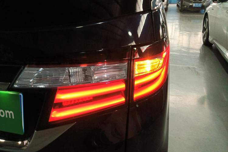 Used Honda Odyssey 2019 2.0L Rui-Zunxiang Edition Exterior 3