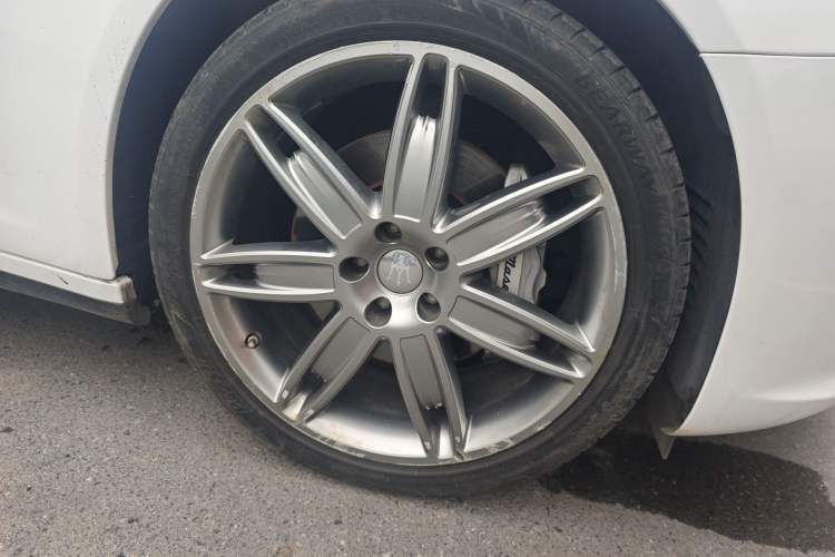 Used Maserati President 2017 3.0T Standard Model Right Front Wheel Hub