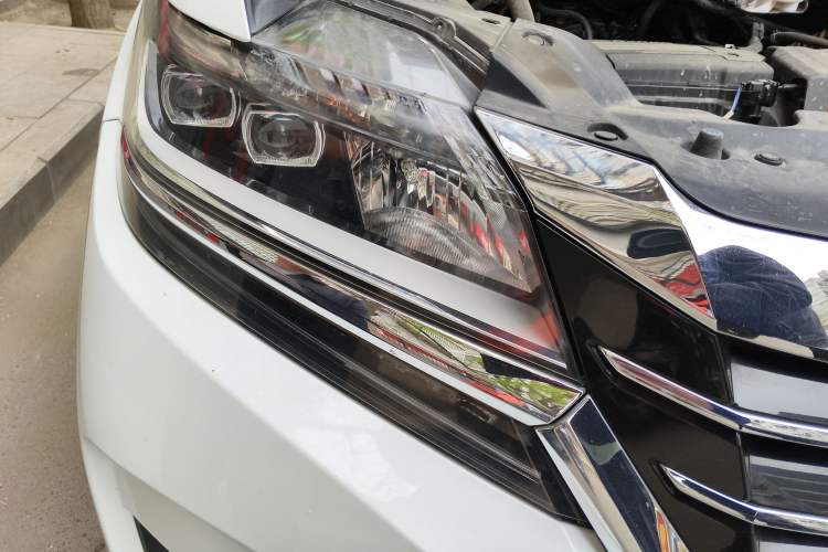 Used Honda Elysion 2016 2.4L Comfort Edition Right Front Headlight