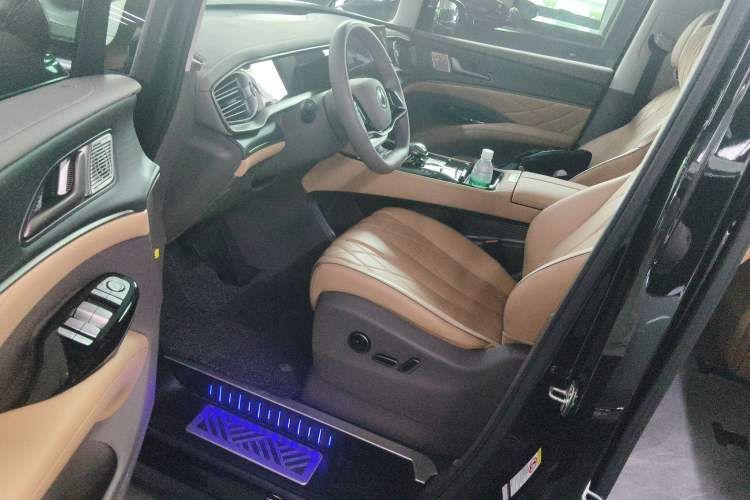 Used Denza D9 2022 DM-i 970 Four-Wheel Drive Prestige Model Driver Seat