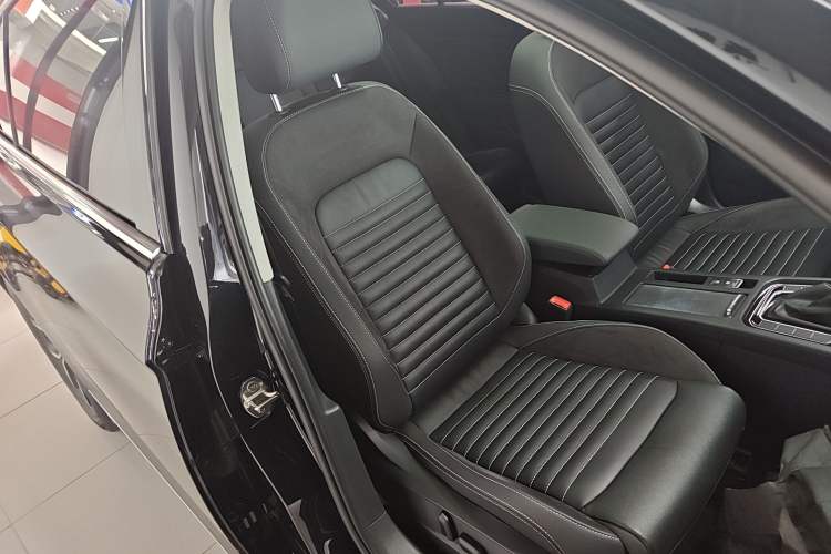 Used Volkswagen Magotan 2020 330TSI DSG Leading Model Right Front Seat