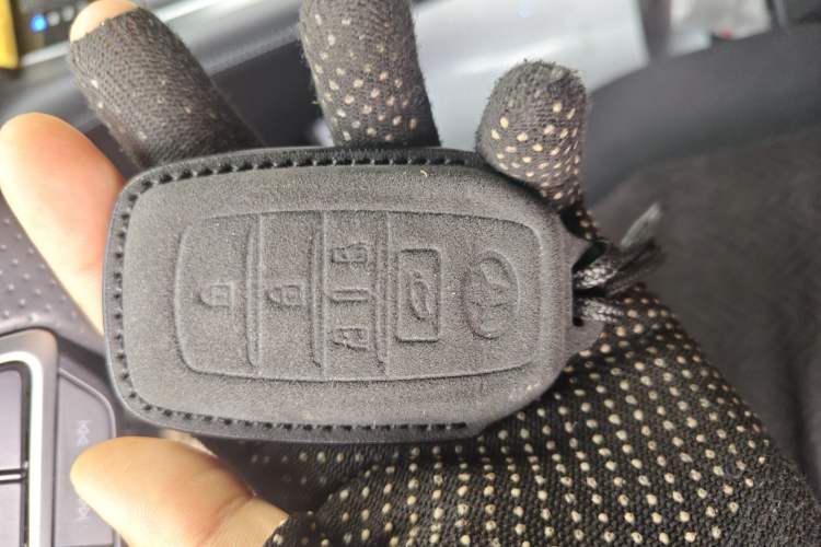 Used Toyota SIENNA 2021 2.5L Hybrid Premium Edition Vehicle Key