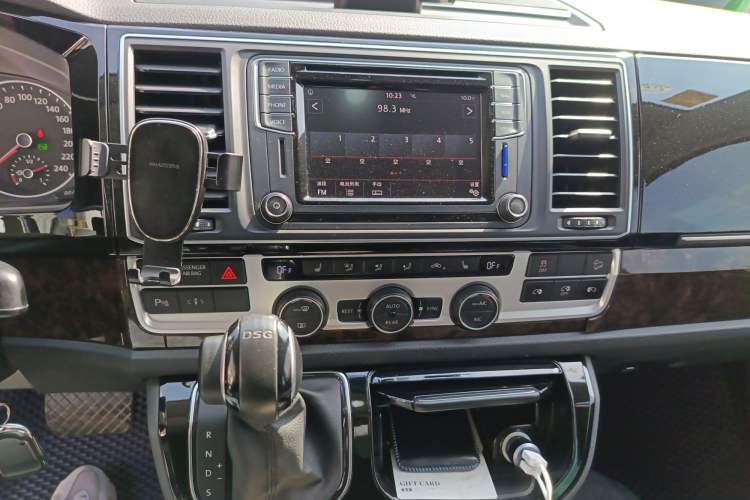 Used Volkswagen Multivan 2018 2.0 TSI 4x4 Prestige Edition 7-Seater Audio And AC Panel