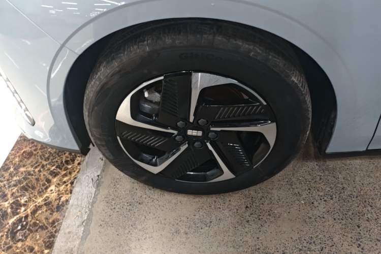Used Geely Galaxy L6 2024 125km PLUS Dragon Edition Left Front Wheel Hub