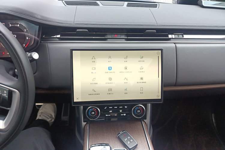 Used Land Rover Range Rover 2023 3.0 L6 400 PS Extended Long-Wheelbase Version