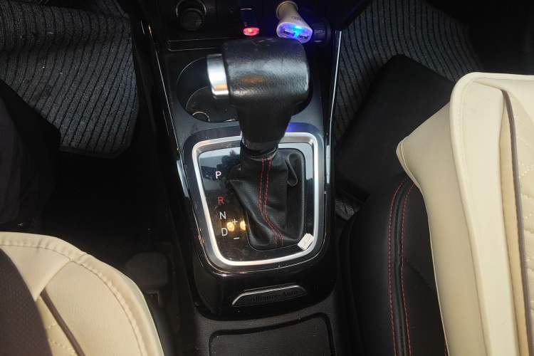 Used Brilliance V3 2016 1.5L Automatic Elite Model Gear Lever