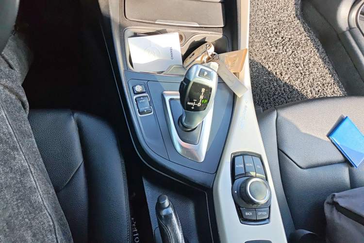 Used BMW 2 Series 2015 218i Convertible Coupe Gear Lever