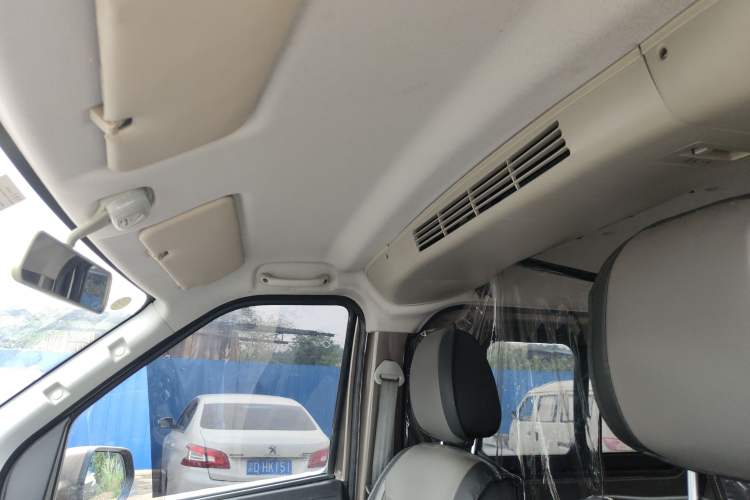 Used Chana Ruixing M60 2023 1.6L CNG Comfort-Grade 6-Seater Passenger Vehicle