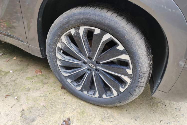 Used Chery Tiggo 9 2023 2.0T Automatic Two-Wheel Drive Luxury Edition 5 Seats Right Front Wheel Hub