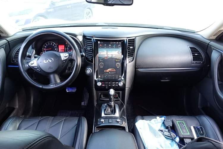 Used Infiniti FX 2011 FX35 Supreme Edition
