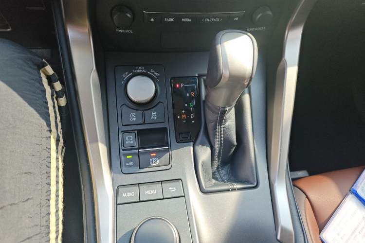 Used Lexus NX 2015 200T All-Wheel-Drive Fēngshàng Edition Gear Lever