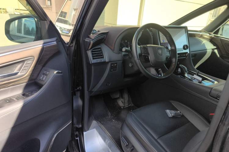 Used Toyota Vellfire 2024 Crown Dual-Engine 2.5L Ultimate Edition
