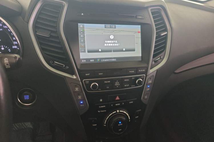 Used Hyundai Santa Fe 2017 2.0T Automatic Two-Wheel Drive Smart Version 7 Seats