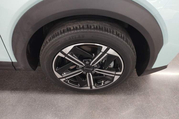 Used Lynk & Co 06 EM-P 2023 EM-P 126 Long-Range Halo Right Front Wheel Hub