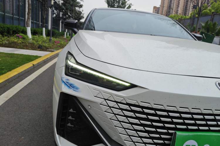 Used CHANGAN UNI-V iDD 2023 ZhiDian iDD 1.5T 113km Smart & Fun Version
