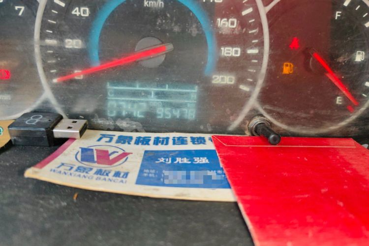 Used Wuling Rongguang V 2016 1.2L Standard Version Odometer Close Up