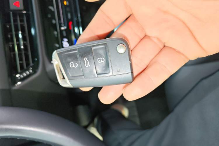 Used Volkswagen Tharu 2022 330TSI Four-Wheel Drive Luxury Edition Vehicle Key