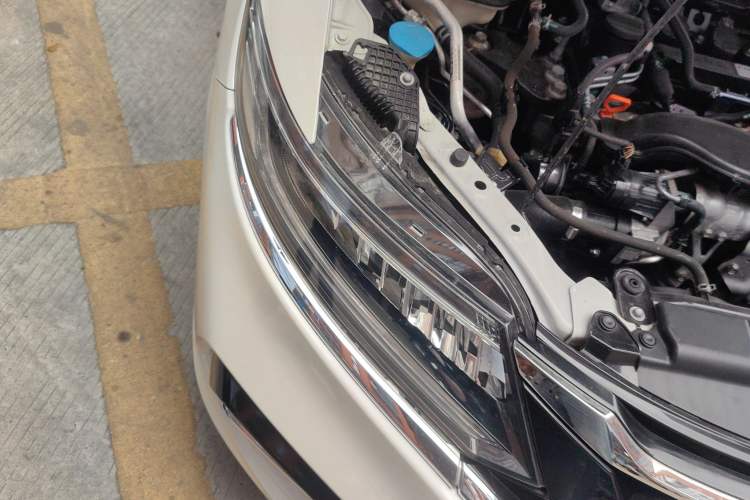 Used Honda Jade 2017 210 TURBO CVT Luxury Edition 5 Seats Right Front Headlight